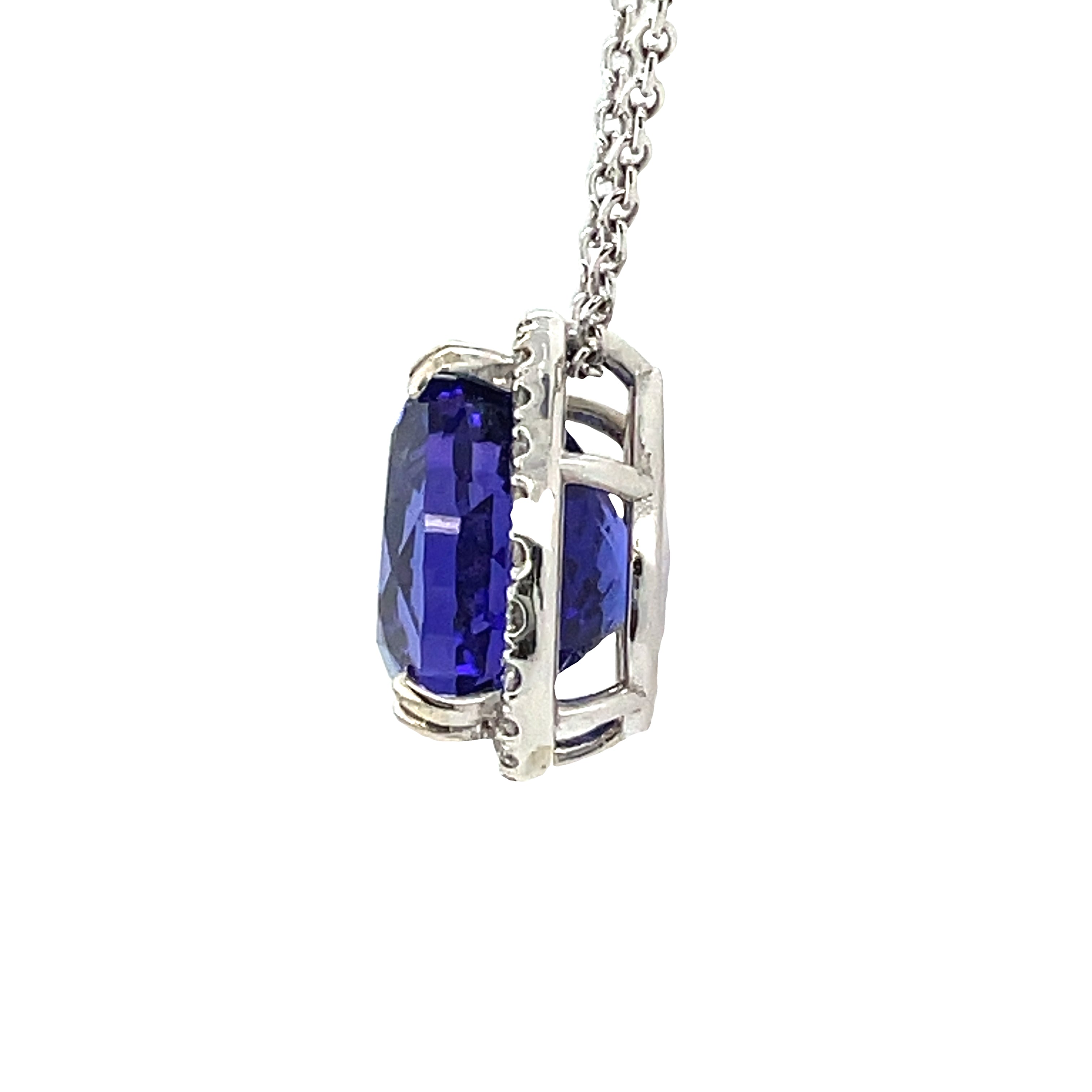 Elegant Pear-Shaped Tanzanite Gemstone Pendant Necklace