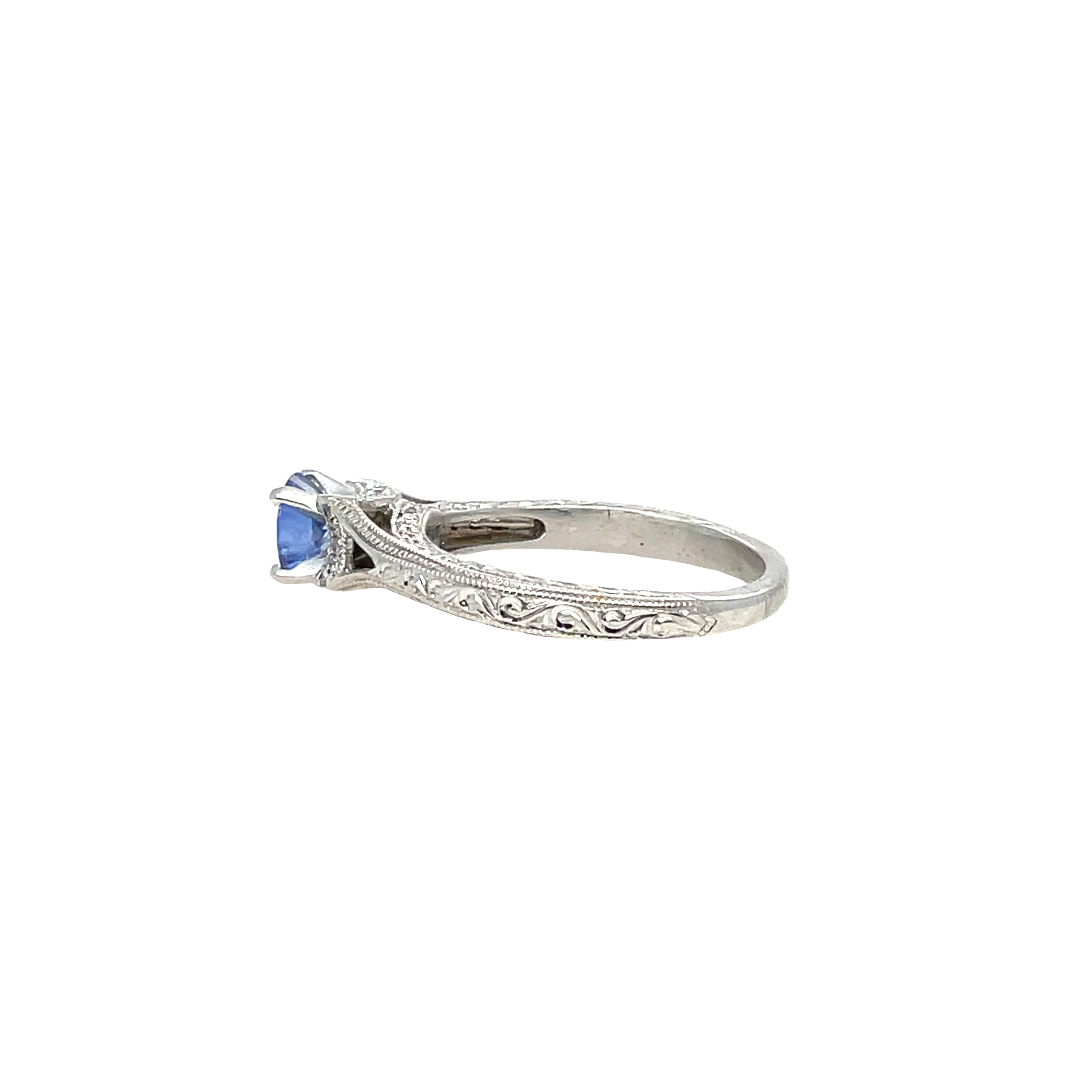 ROUND  BLUE SAPPHIRE RING