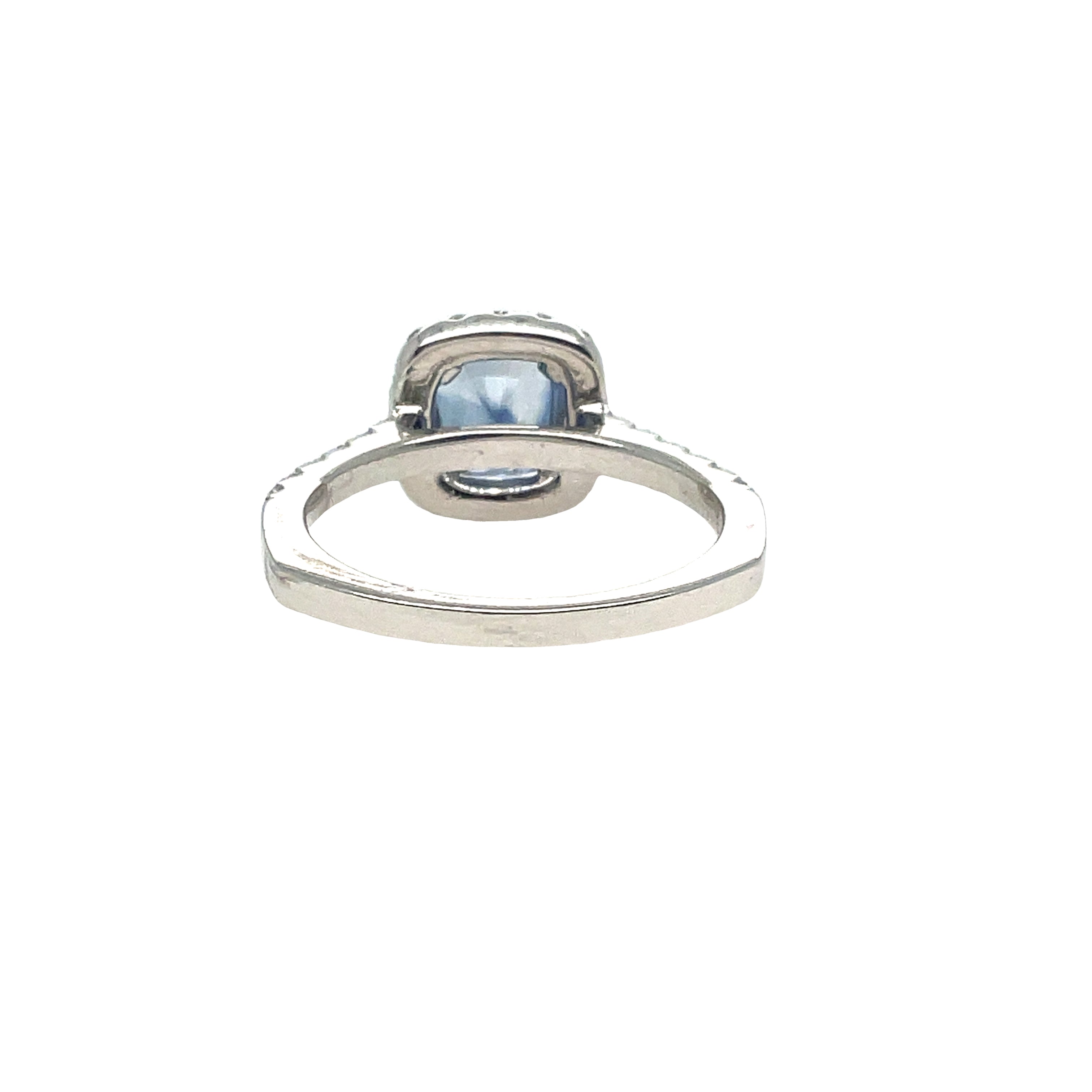 Cushion cut Sapphire